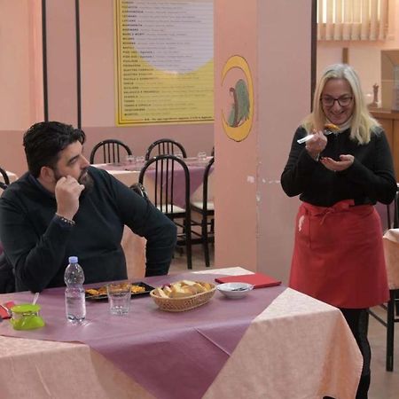 Tana Degli Elfi Parabita Esterno foto