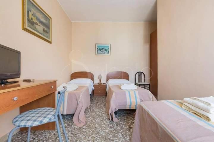 Tana Degli Elfi Parabita Esterno foto