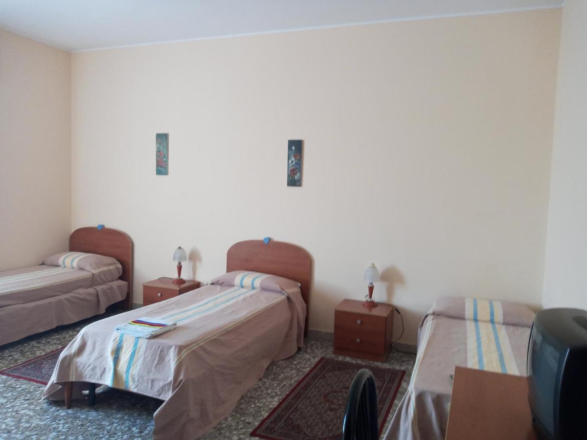 Tana Degli Elfi Parabita Esterno foto